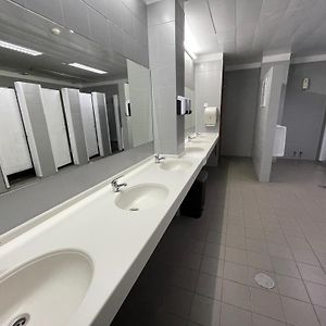 Habitación para Hombres Compartida